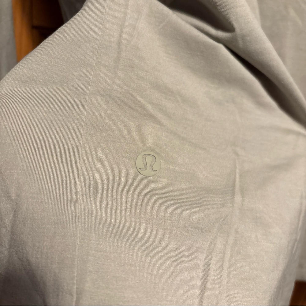 Lululemon Men’s Long Sleeve Henley Gray Large? - Picture 3 of 3